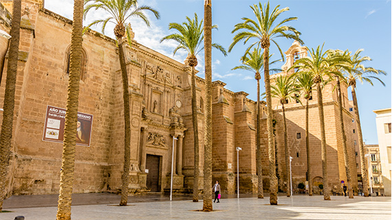 Visita la Catedral de Almería desde el Camping de Los Escullos en Cabo de Gata