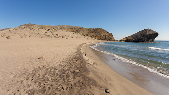 Playas y Calas en Cabo de Gata, Camping de Los Escullos